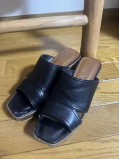 DIANA ブラック オープントゥ サンダル