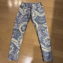 ヨガパンツ　パープル　ペイズリー柄