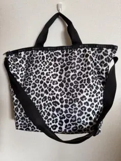 Lesportsac 2WAYレオパード　リバーシブル　別注　パンサー　コラボ Lesportsac 2WAYトートバッグ レオパード リバーシブル 別注 - メルカリ