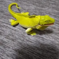 トカゲ　カプセルトイ　ガチャガチャ