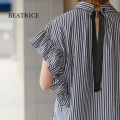 美品　BEATRICE ベアトリスバックグログランテープ　フリルスリーブ シャツのサムネイル