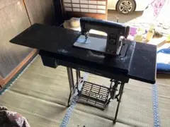 レトロ　足踏みミシン　 HAPPY Happy 職業用足踏みミシン ～ アンティークミシン修理士の工房 ミシン