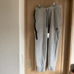 て　Nike グレー ジョガーパンツ サイドストライプ