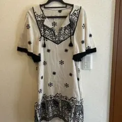 お値下げ致しました！グレースコンチネンタル 刺繍入りベージュ膝丈ワンピース