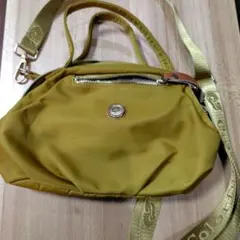 ナイロン製ショルダーバッグ マスタード