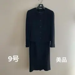 ブラックスカートスーツ ボタン付きジャケット