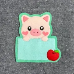ウサギといちごのフェルトネームタグ 保育 介護 - メルカリ