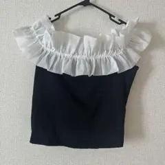 フリル付きオフショルダー半袖トップス
