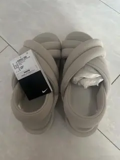 新品　NIKE エアマックスアイラ　サンダルのサムネイル