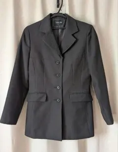 ダークグレー スカートスーツ ボタン付き