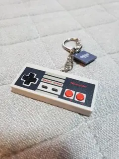 ニンテンドーミュージアム　ゲームハードキーホルダー　NES