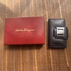 Salvatore Ferragamo 黒 レザー キーケース