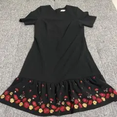 新品同様　カルバンクライン　花刺繍ワンピース　黒2