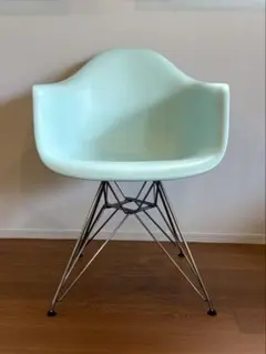 【正規品】 Eames アームシェルチェア エッフェルベース ライトブルーのサムネイル