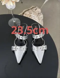 スタッズ付きシルバーポインテッドトゥパンプス