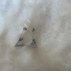 シルバー三角形メタリックイヤリング