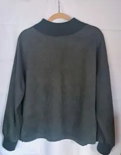 ダークグリーン ボトルネック ベノア調フリースセーター