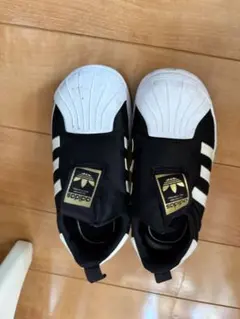 adidas キッズ スニーカー ブラック/ホワイト
