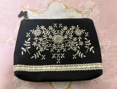 ANNA SUI 刺繍ポーチ