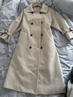 クリーム色 ダブルブレスト ロングコート