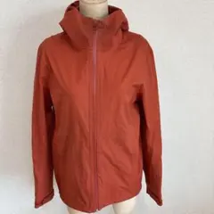 ユニクロ　ブロックテックパーカ　3Dカット　オレンジ　マウンテンパーカー　【Ｍ】