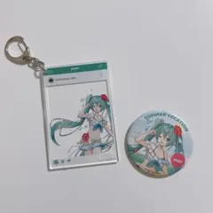 初音ミク 水着 キーホルダー 缶バッジ 2点セット