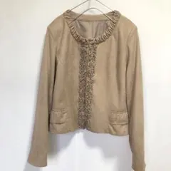 noa-ge ベージュ フリル付き ノーカラージャケット　スエード