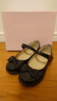 黒いリボン付きメリージェーンシューズ