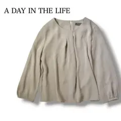 A DAY IN THE LIFE UA タックブラウス 長袖 ベージュ系 通勤のサムネイル