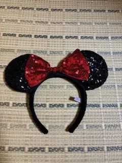 ミニーマウスカチューシャ 黒と赤のスパンコール