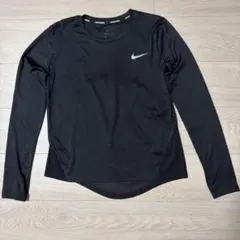 お値下げ！NIKE DRI-FIT 長袖ランニングトップス ブラック Sのサムネイル