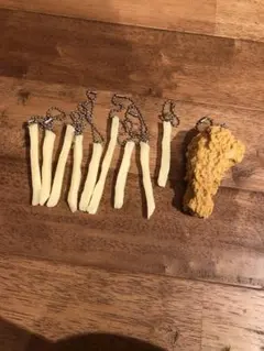 フライドポテトとフライドチキンのキーホルダーセット