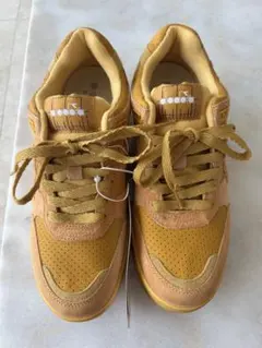 新品！金運上昇のイエロー スエード ２５.５㌢のサムネイル