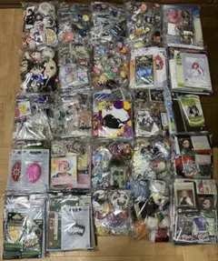 マンガ　アニメ　グッズ　缶バッジ　アクリルスタンド　ラバーストラップ　フィギュア