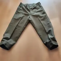オリーブ色 カジュアルパンツ ロールアップ裾