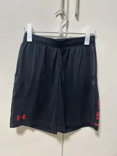 UNDER ARMOUR ブラックショートパンツ