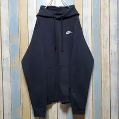 679【ナイキ】スウェットパーカー　ワンポイント刺繍ロゴ　ブラック　Ｌサイズ