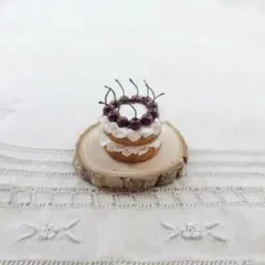 ミニチュアスイーツ　アメリカンチェリーの英国風ネイキッドケーキ