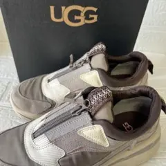 【美品】UGG グレー スニーカー ジッパーデザイン　24.0cm