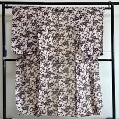 ■E4980■アンティーク■亜麻色に葡萄色　花柄　ちぢみ　単衣着物■裄丈63