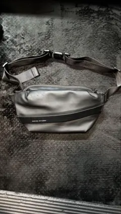 ボディバッグ　黒