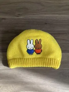 ミッフィー刺繍の黄色いニット帽