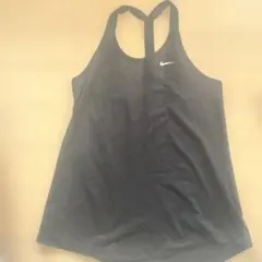 Nike ブラック タンクトップ ストラップバック