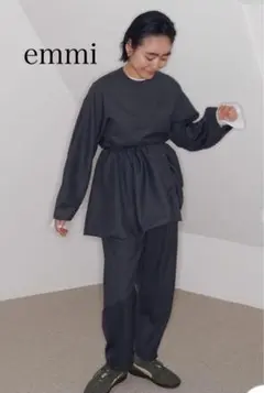 emmi エミ 金子綾 コラボ ケープ付きブラウス コクーンパンツ　ネイビー　M