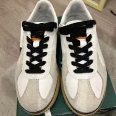 オニツカタイガー　DELECITY 22.5cm