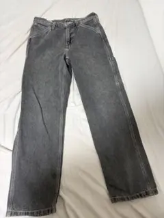 グレー ストレートレッグ デニムパンツ