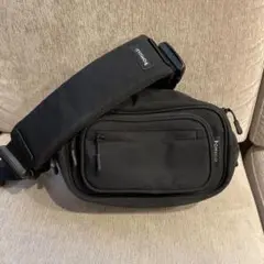 ポミル ブラック ヒップシートバッグ