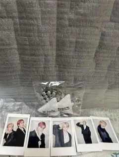 w-inds.クッションストラップとインスタントフォトカード