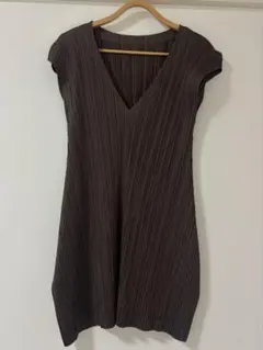 PLEATS PLEASE Vネックチュニック ワンピース ノースリーブのサムネイル