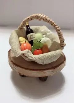 【ミニチュアフード】　赤ずきんちゃん　おばあちゃんのお見舞いバスケット